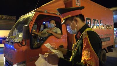 Tháo gỡ khó khăn cho hàng hóa lưu thông trong mùa dịch