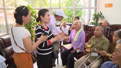 Người phụ nữ nặng lòng với người nghèo